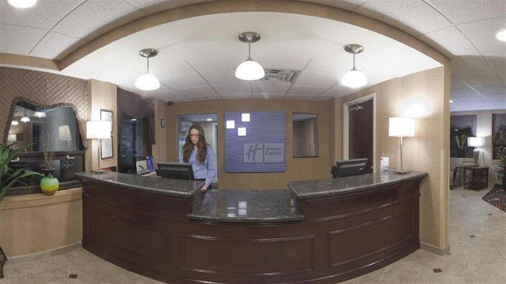 Holiday Inn Express Fairfax-Arlington Boulevard By Ihg Εξωτερικό φωτογραφία