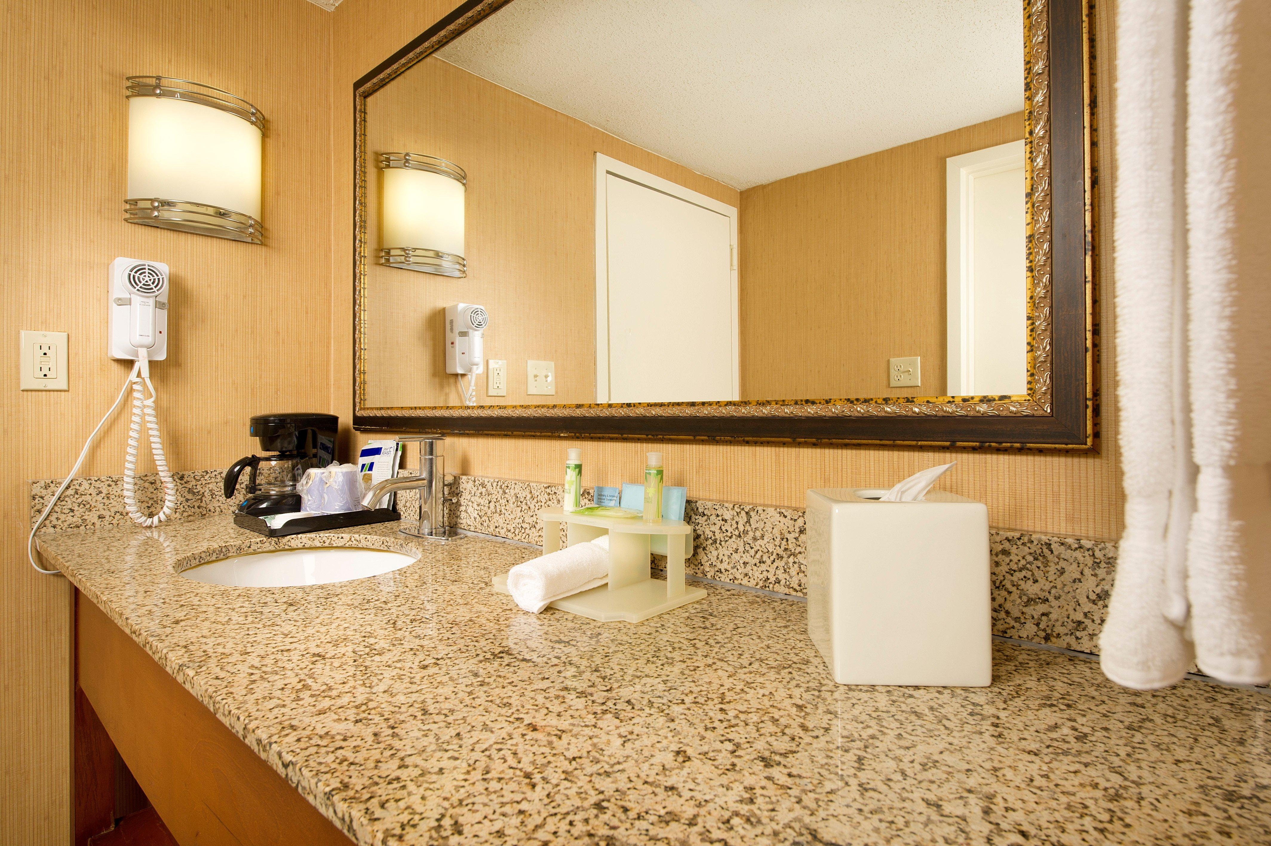 Holiday Inn Express Fairfax-Arlington Boulevard By Ihg Εξωτερικό φωτογραφία