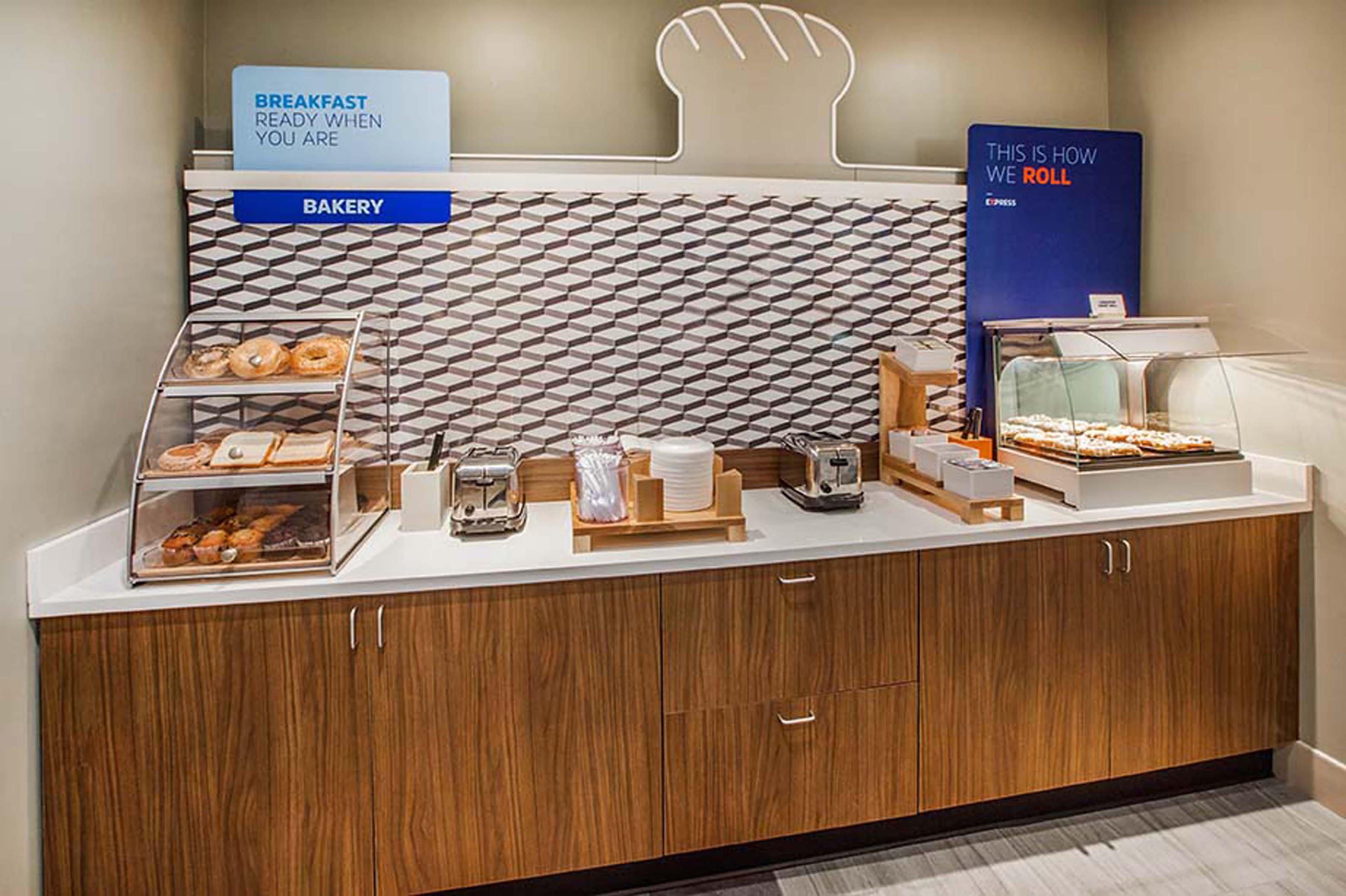 Holiday Inn Express Fairfax-Arlington Boulevard By Ihg Εξωτερικό φωτογραφία