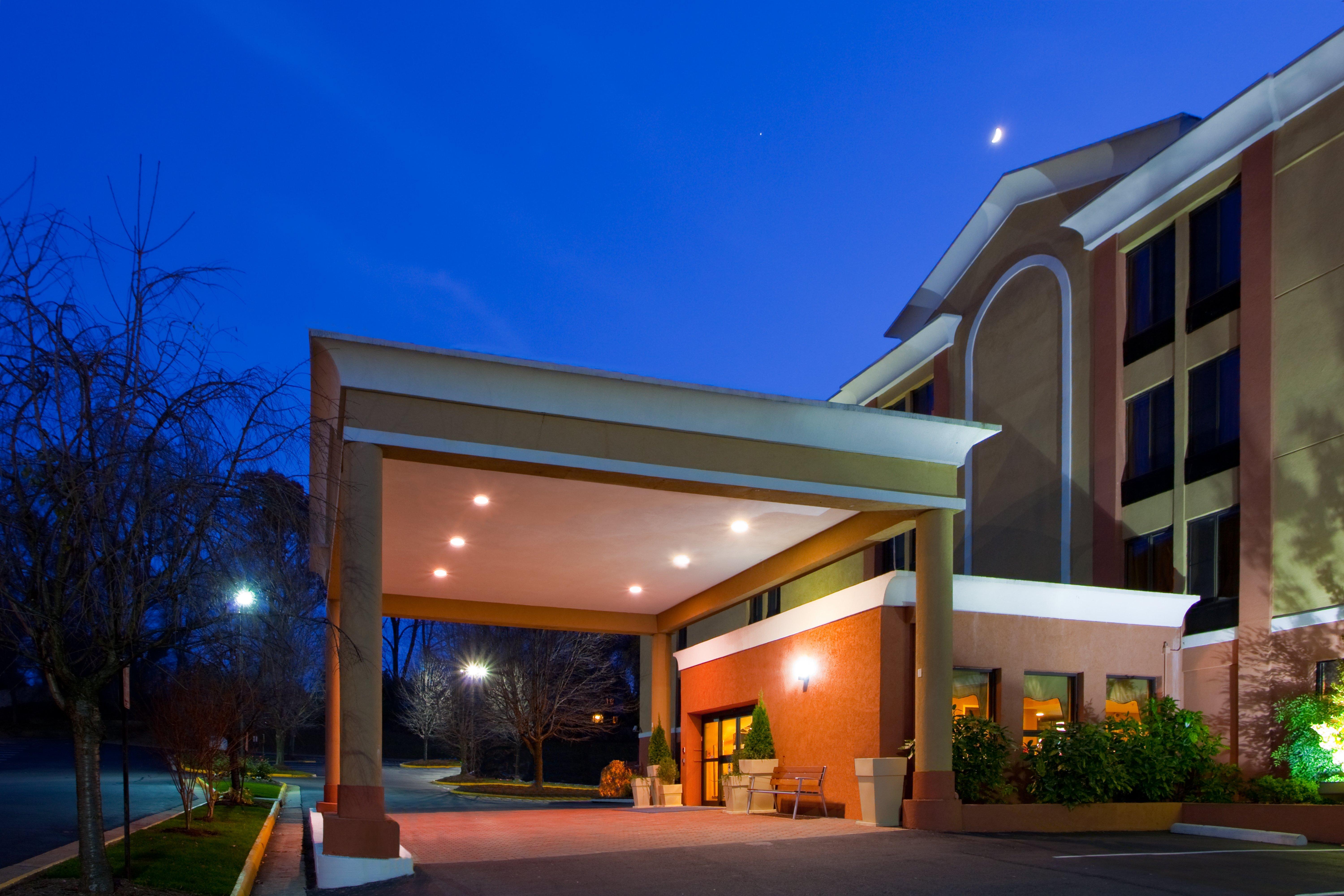 Holiday Inn Express Fairfax-Arlington Boulevard By Ihg Εξωτερικό φωτογραφία