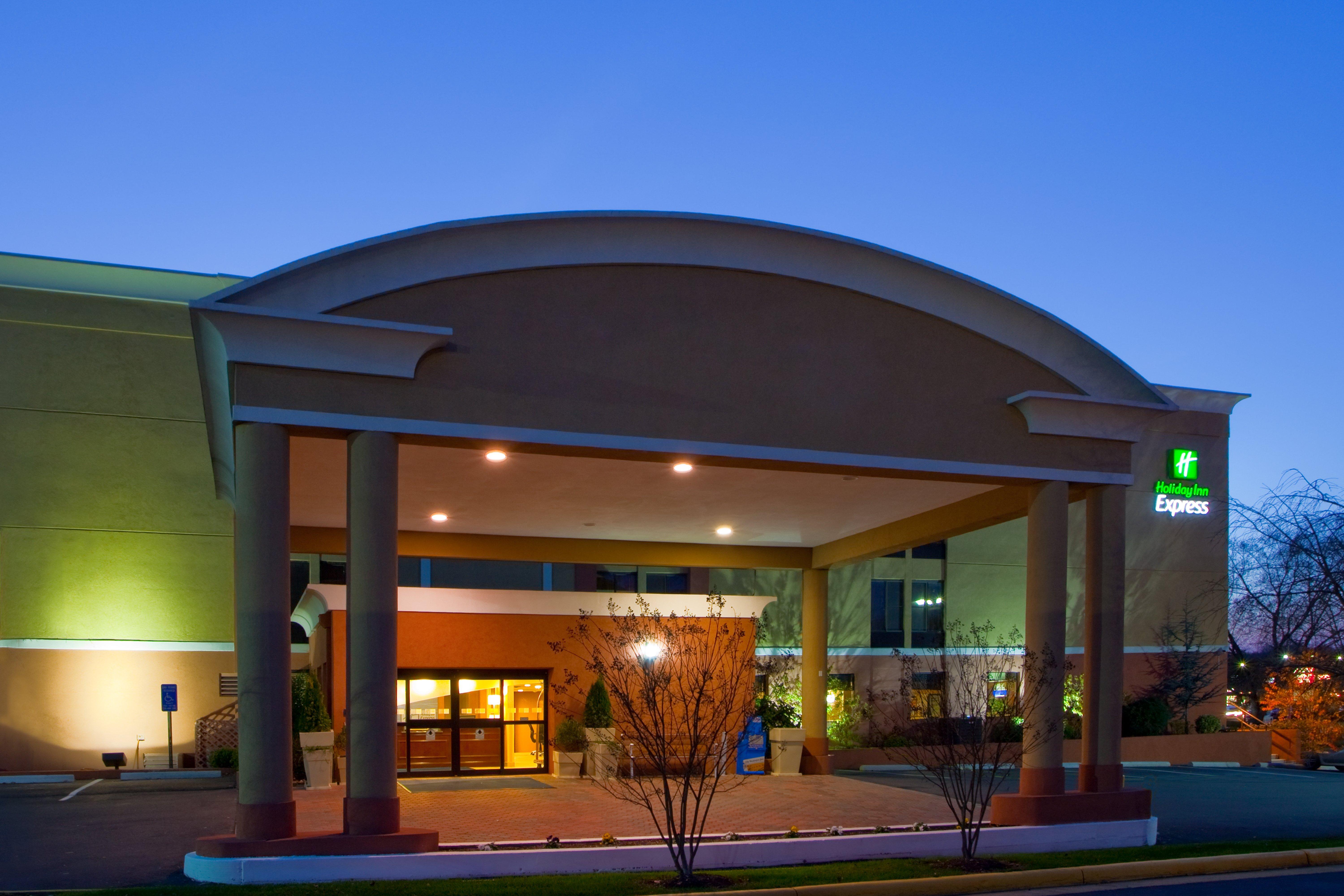 Holiday Inn Express Fairfax-Arlington Boulevard By Ihg Εξωτερικό φωτογραφία