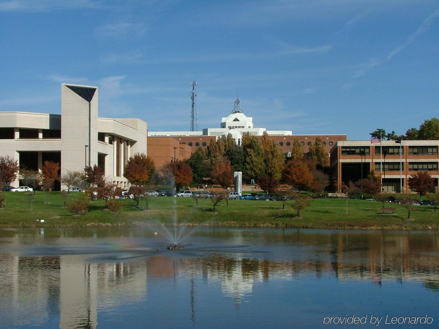 Holiday Inn Express Fairfax-Arlington Boulevard By Ihg Εξωτερικό φωτογραφία